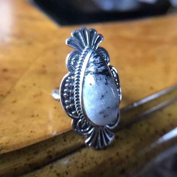 Natural White Buffalo Sterling Silver Ring Size 6 - Picture 9 of 10